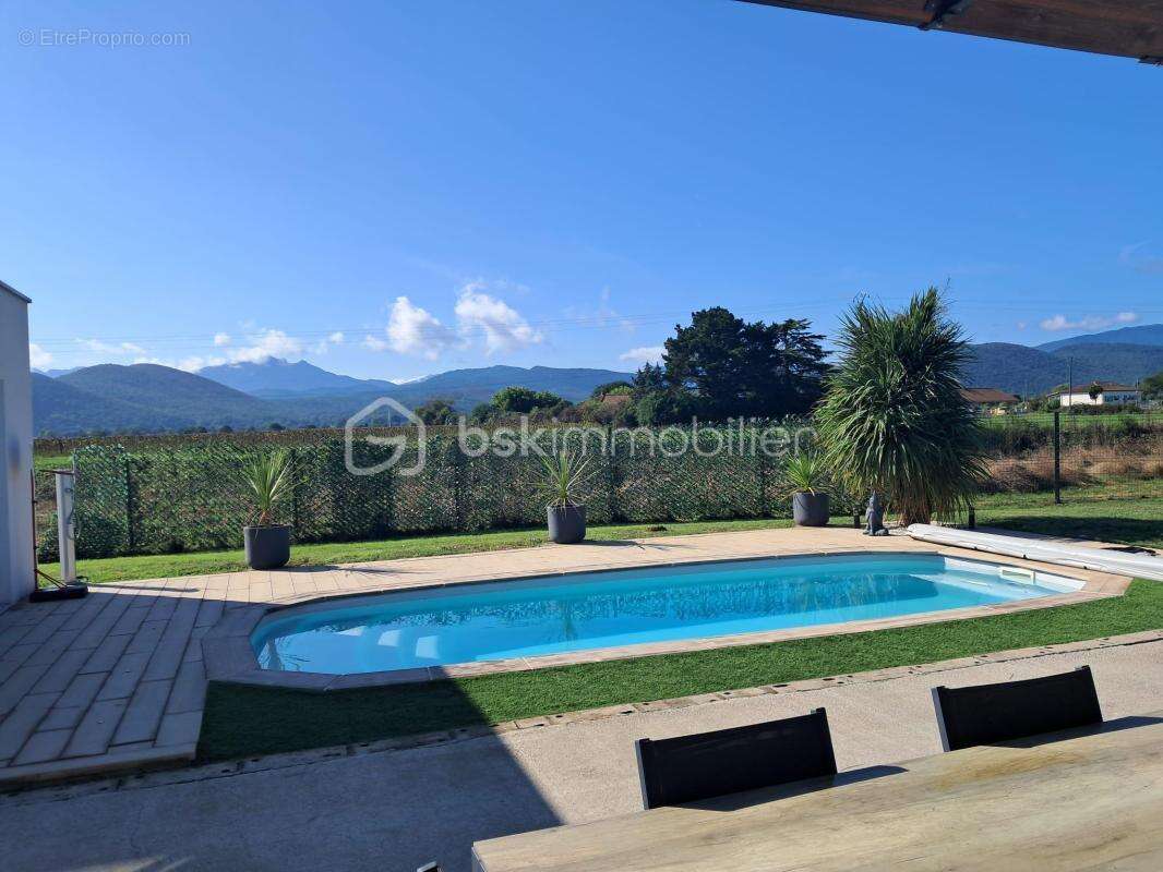 Maison moderne de 130 m² avec piscine et vue imprenable sur les montagnes - photo 3