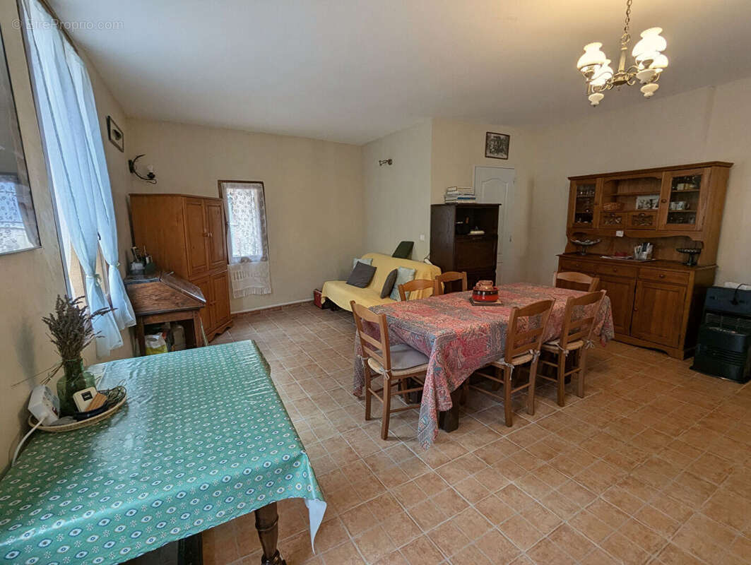 AUPS, ensemble immobilier. - photo 11