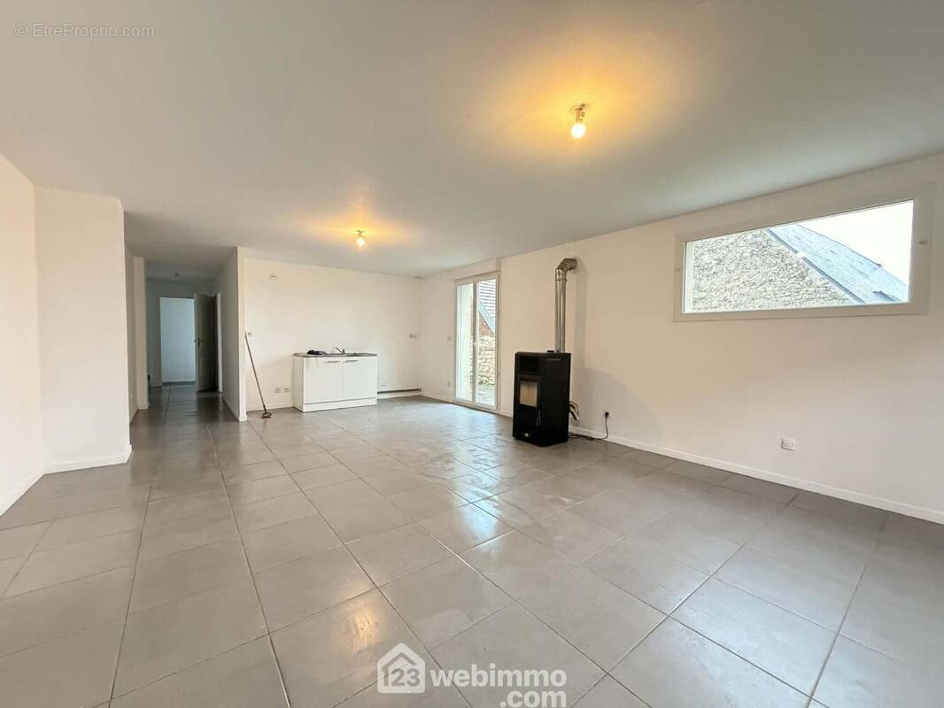 Une pièce de vie lumineuse de 42 m² - Maison à LAON