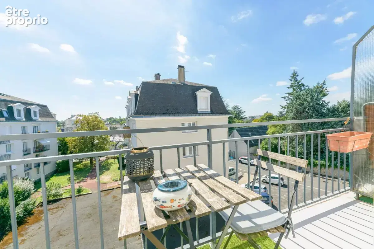 94 m² - 3 chambres - Balcon - Parking - Cave - Ascenseur - photo 2