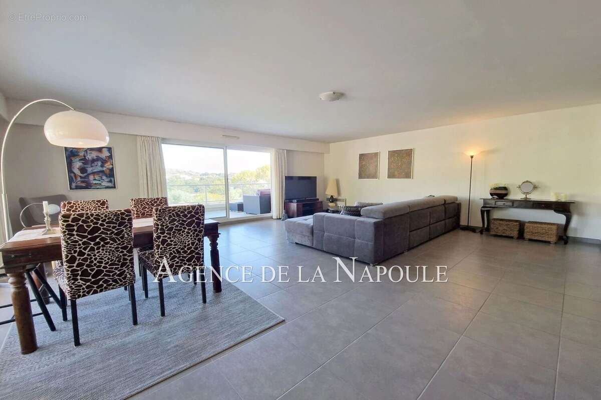 Appartement à MANDELIEU-LA-NAPOULE