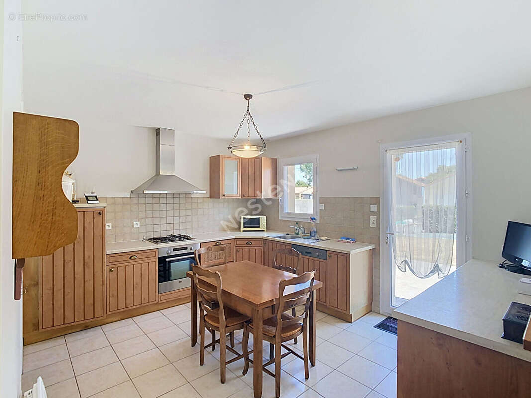 Maison de plain pied de 4 chambres à vendre à Gesté - photo 2