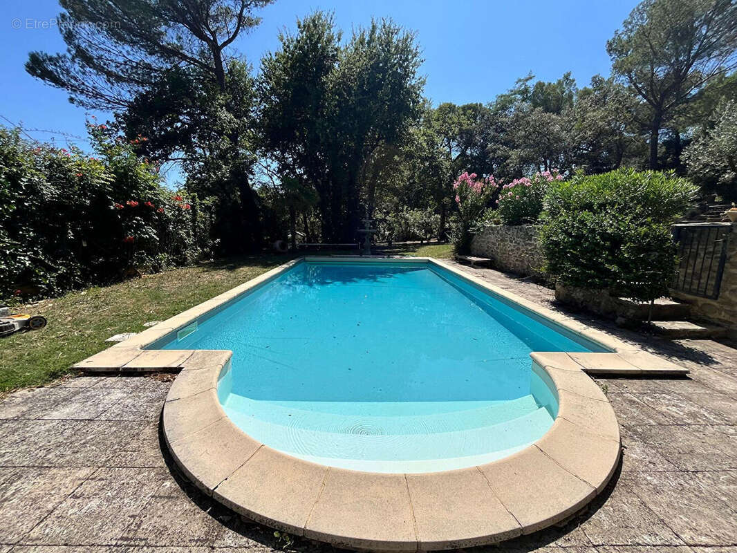 Mas avec piscine, 1 hectare de terrain et vue sur le village et proche commodités - photo 11