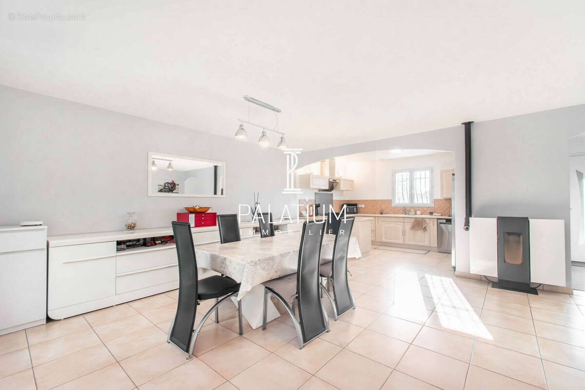 Maison à SAINT-JULIEN