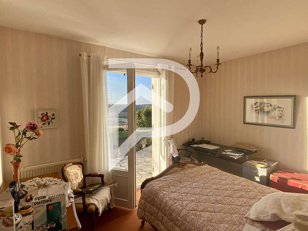 Maison à SAINT-SULPICE-DE-ROUMAGNAC