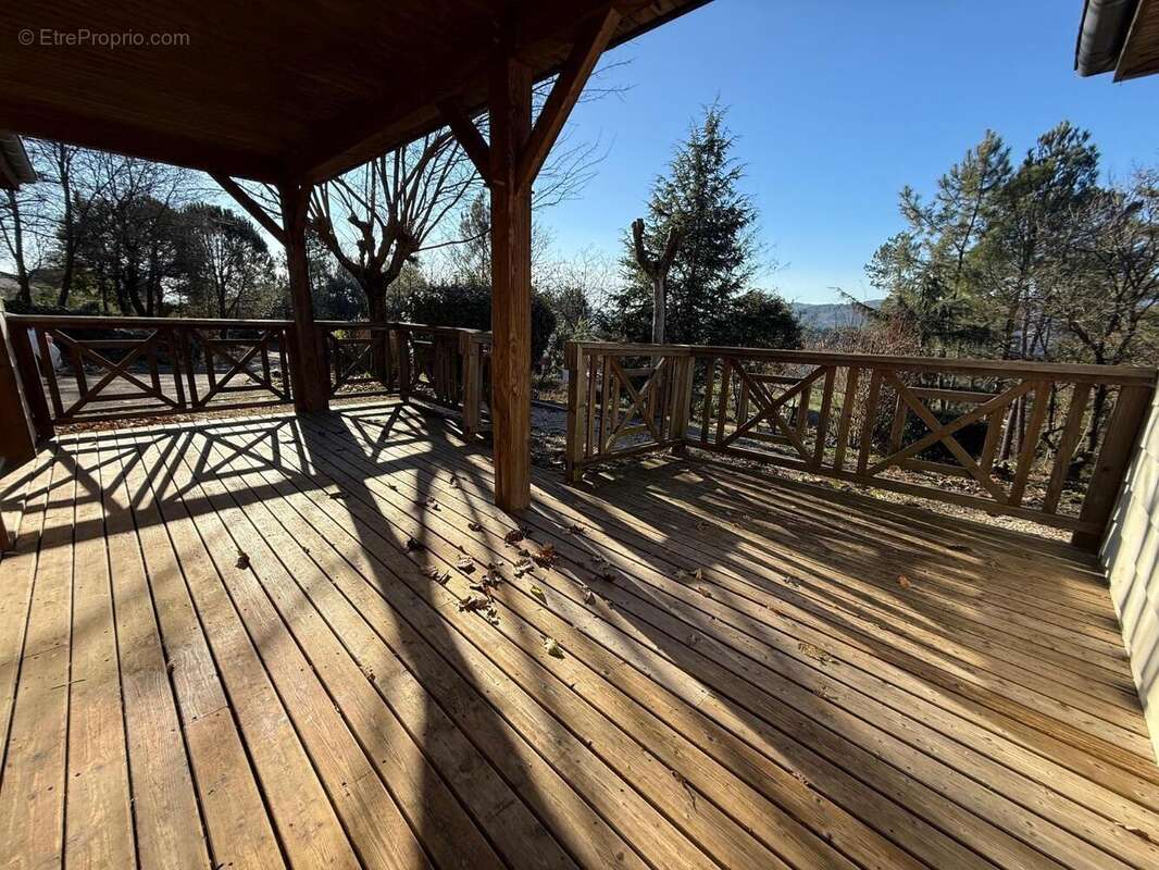   - Maison à UCEL
