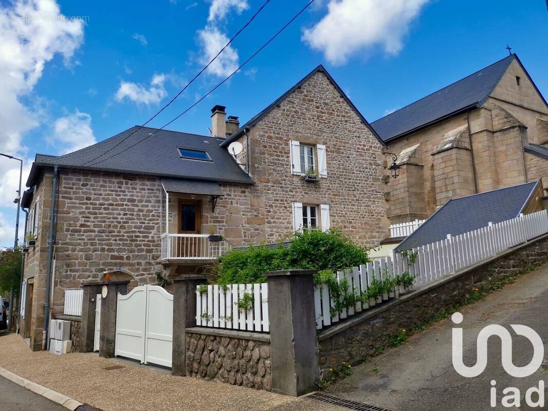 Photo 1 - Maison à PEYRELEVADE