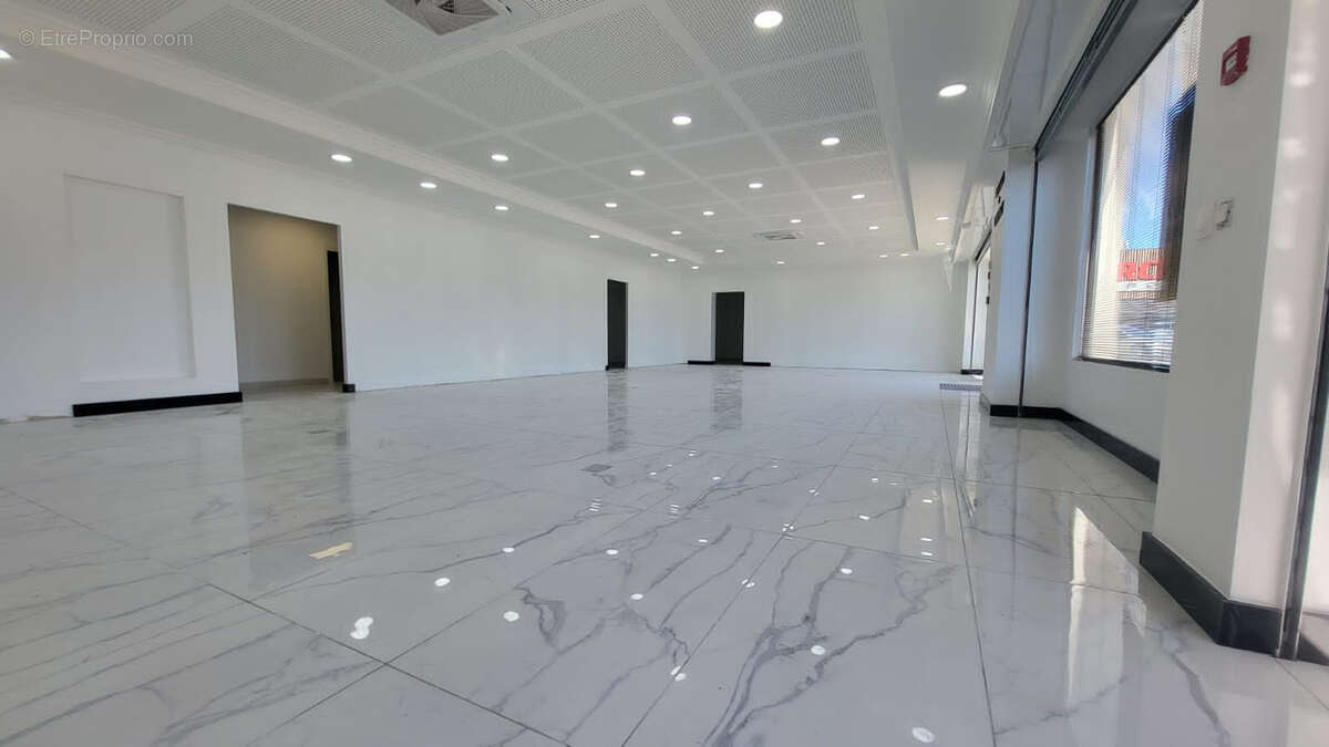 Commerce à VENELLES