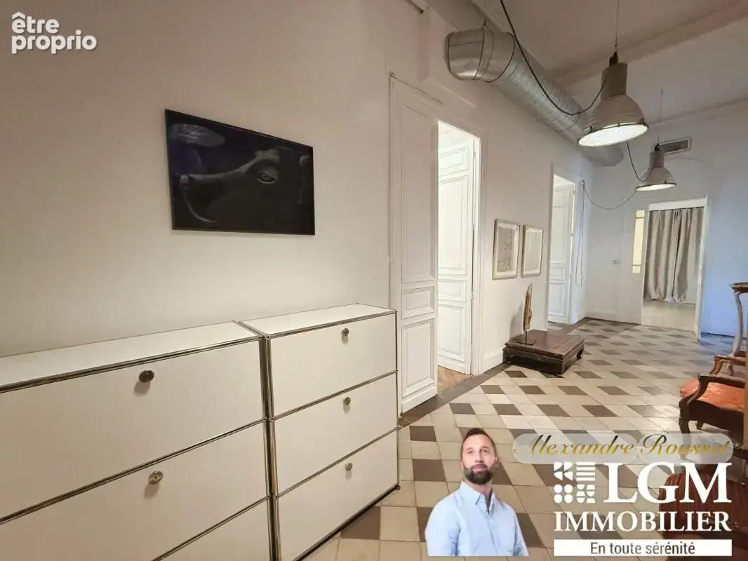  Appartement de caractère de 115 m² avec terrasse – Au cœur du centre historique de Nîmes - photo 5