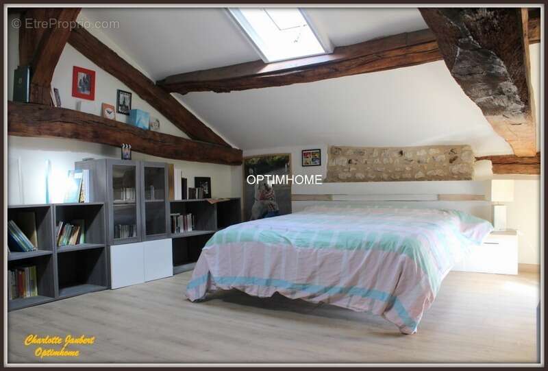 Maison à MONTMOREAU-SAINT-CYBARD