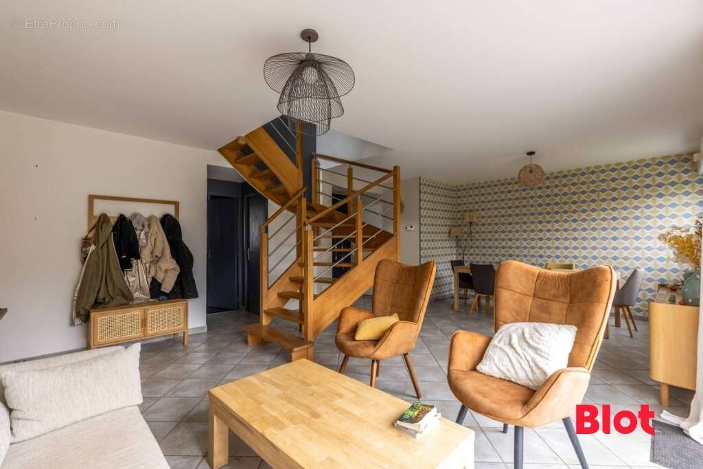 Maison à VEZIN-LE-COQUET