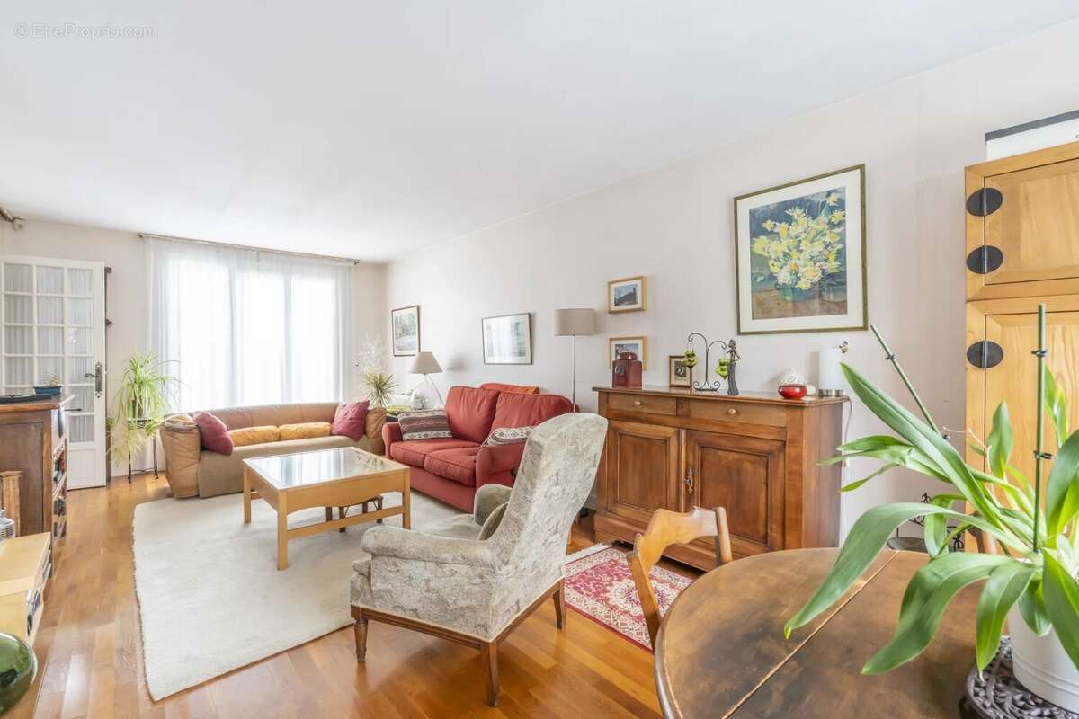 Maison à VOISINS-LE-BRETONNEUX