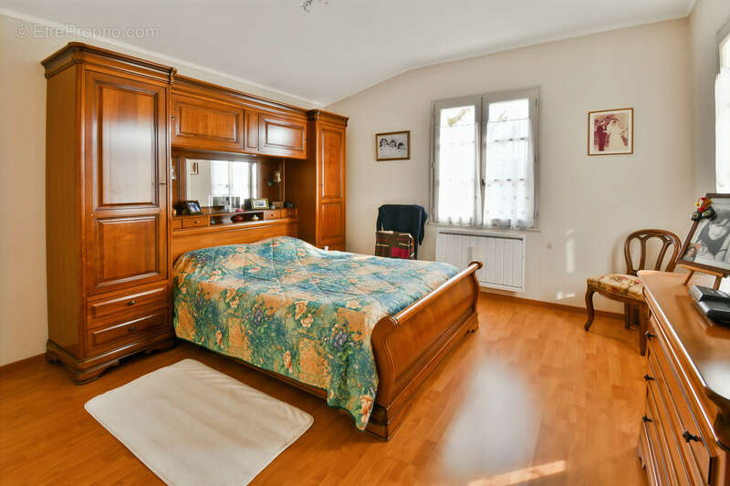 Maison à SAINT-JEAN-D'ANGELY