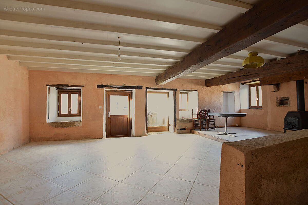 Maison à CHATEL-MONTAGNE