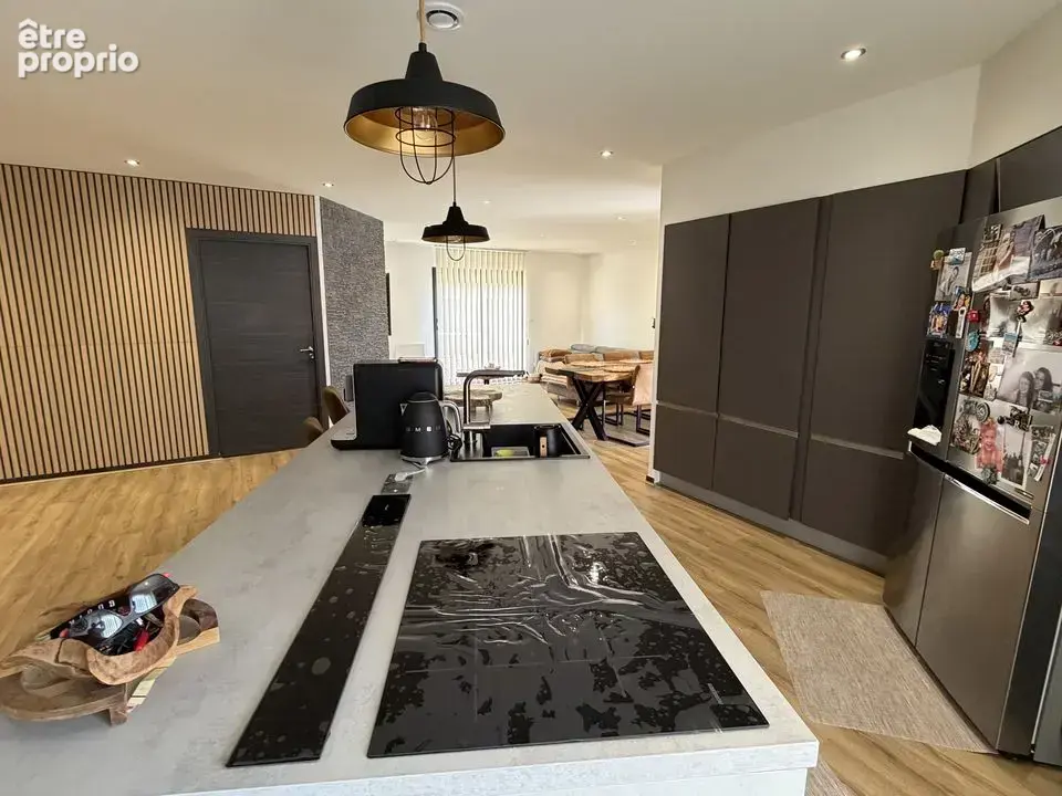 STANDING CHAMBRES SEJOUR MAISON TERRAIN SALLE DE BAIN CUISINE