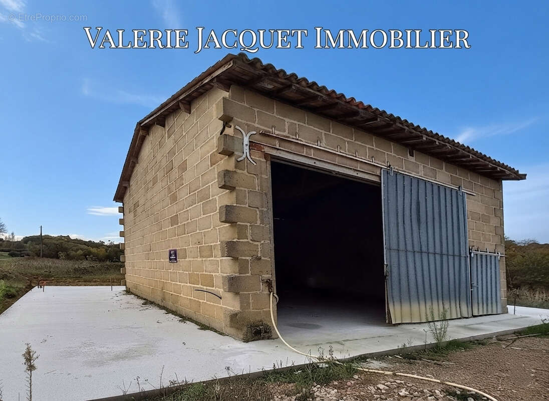 Permis de construire accordé et fondations déjà réalisées : un projet prêt à reprendre sans attendre. - photo 2