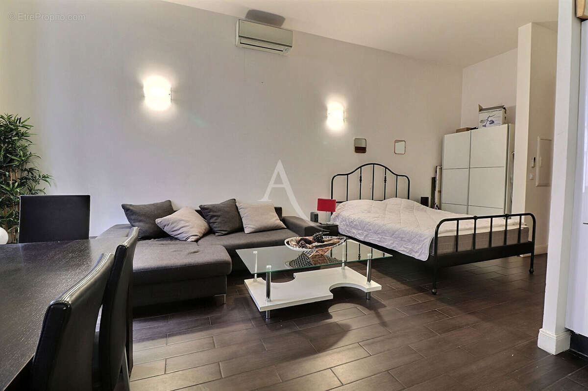 Appartement à MARSEILLE-1E