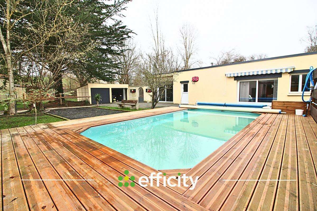 Maison à MEZIDON-CANON