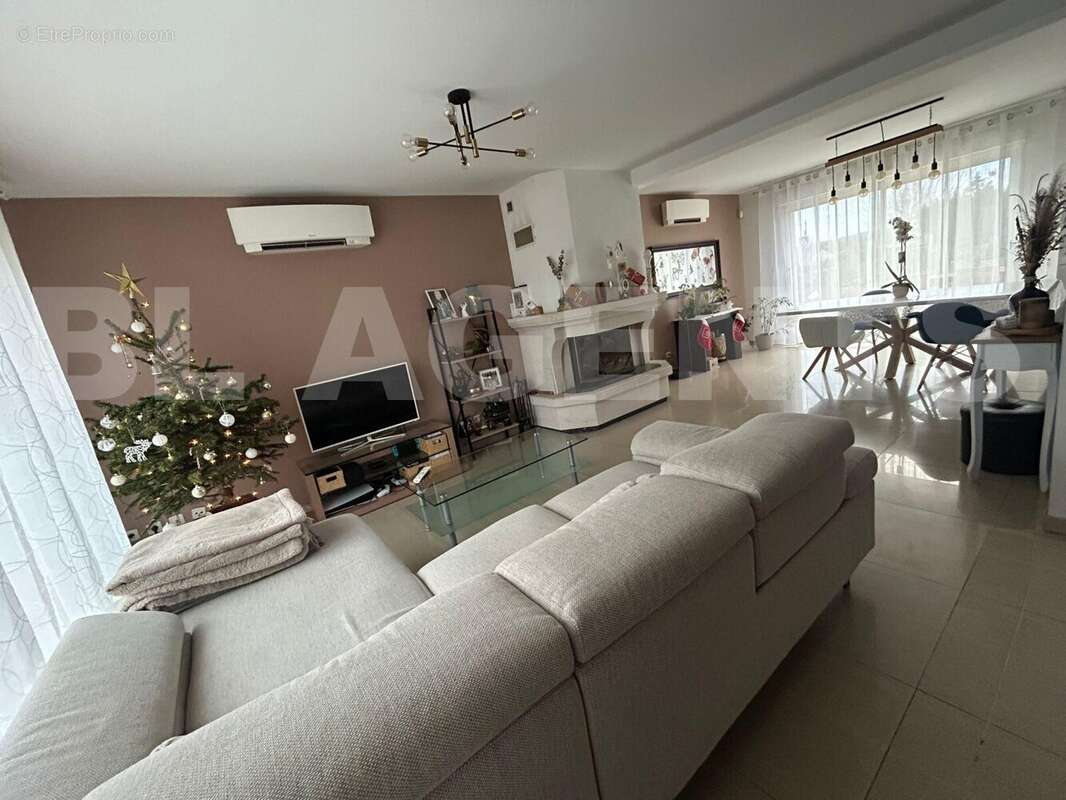 IMG-20251218-WA0028 - Maison à ARMENTIERES-EN-BRIE