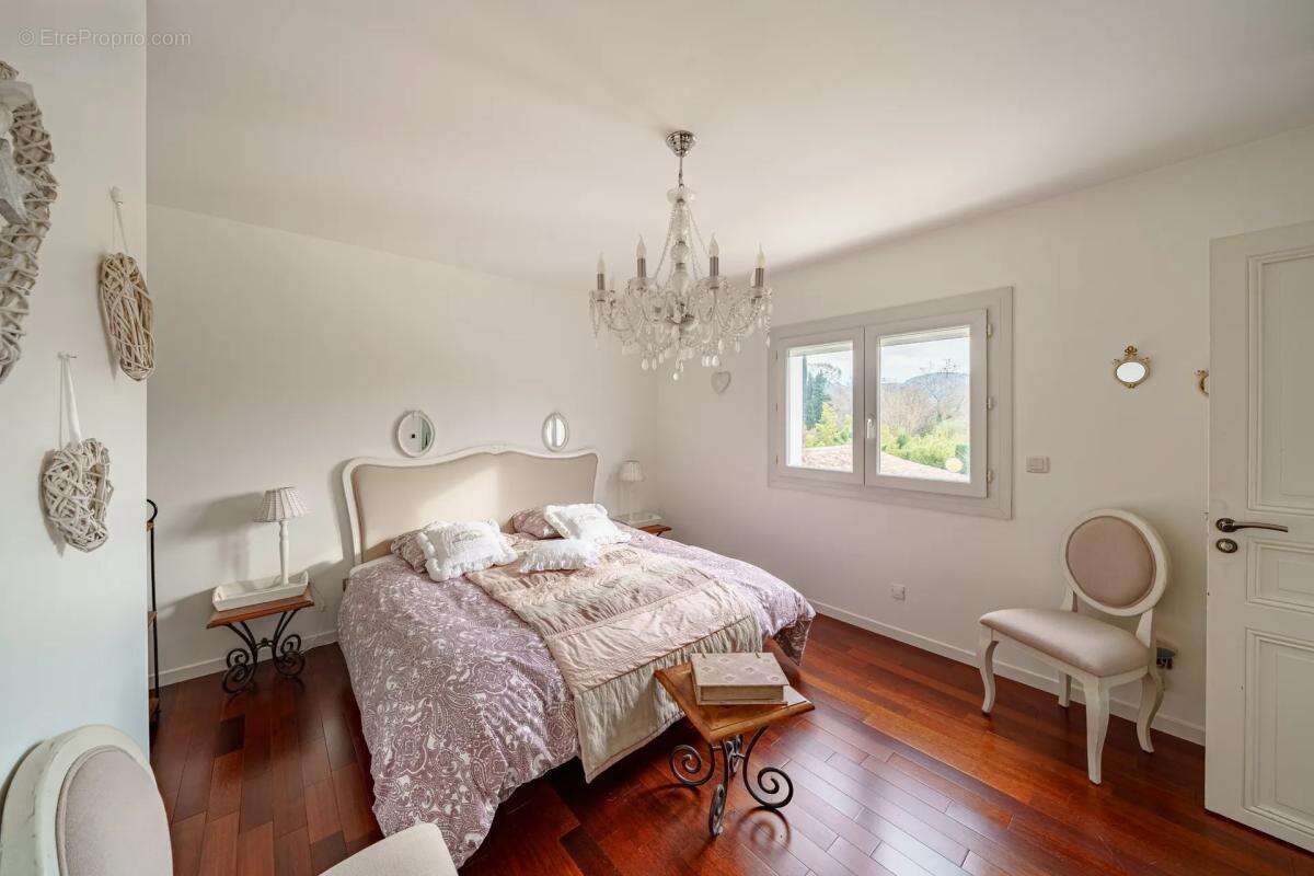 Maison à SAINT-VICTORET