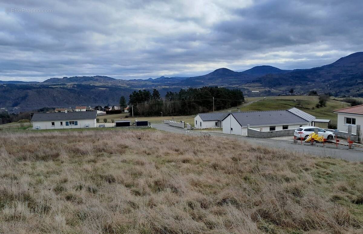 Terrain à RETOURNAC