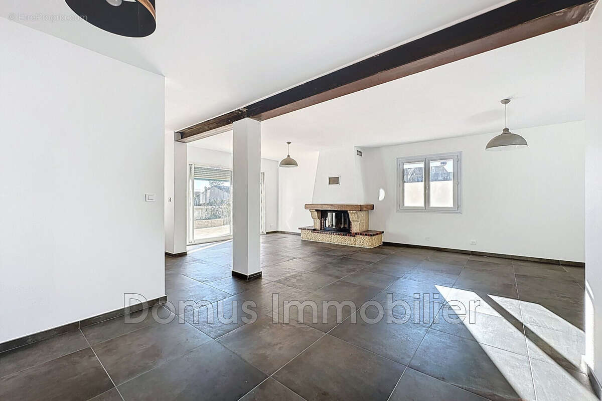 Maison à CHATEAUNEUF-DE-GADAGNE