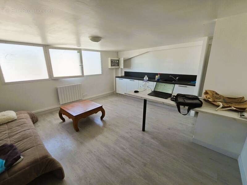 A MARENNES (17), A Vendre en coeur de zone d'activité Bâtiment commercial Mixte 383m², avec bureau-studio à l'étage - photo 10