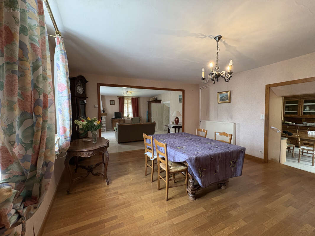 Maison à CHAMPROUGIER