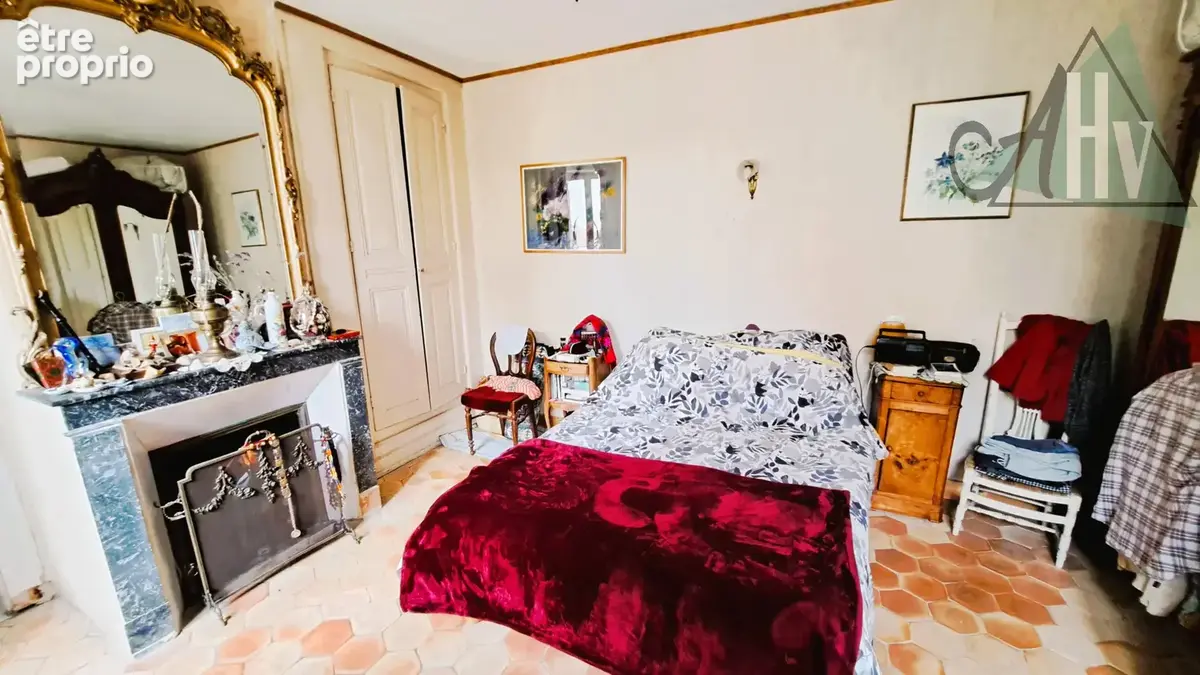 PROCHE THORIGNY SUR OREUSE - Longère de 115 m2 avec 3 chambres, grange et jardin. - photo 6
