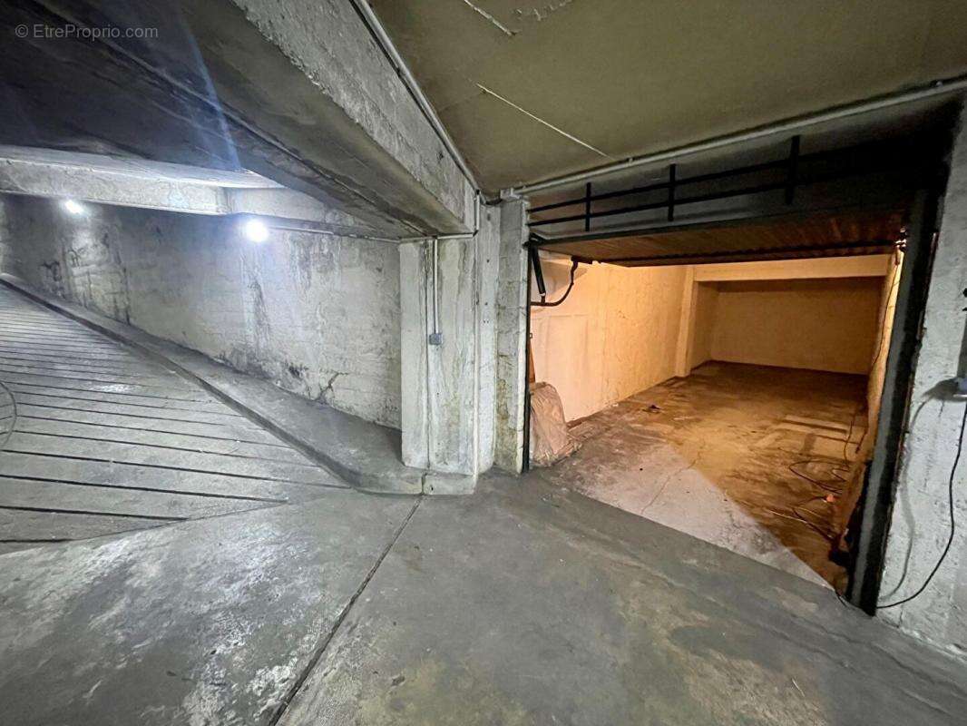 Parking à PARIS-19E