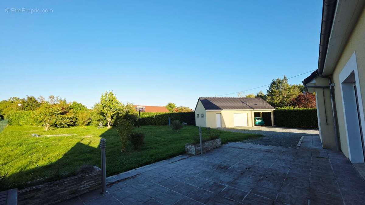 Maison à MEHUN-SUR-YEVRE