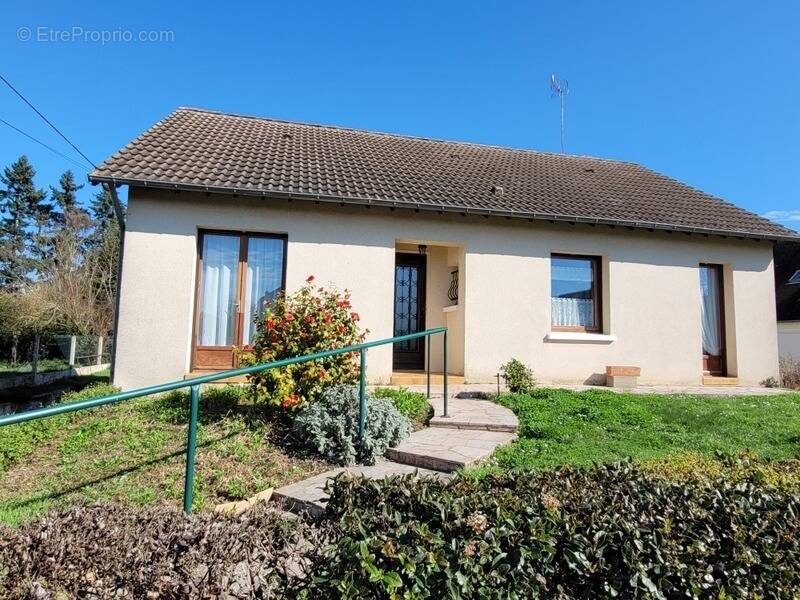 Maison à AZE