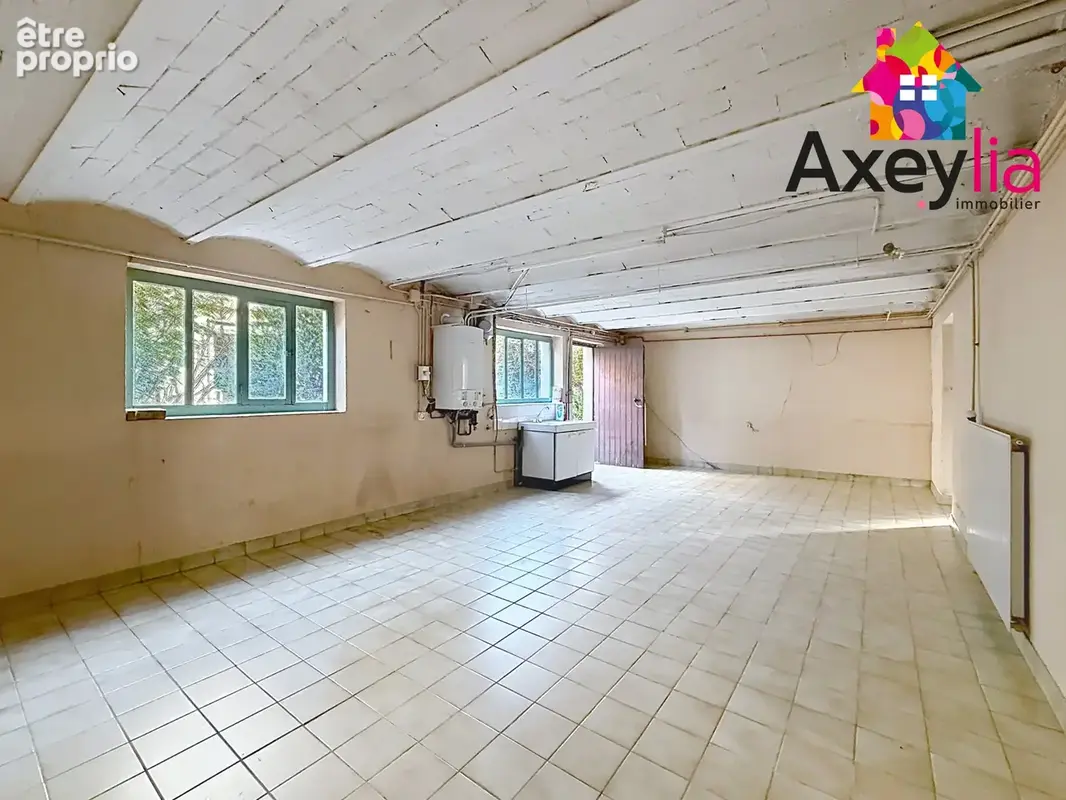 A vendre - riorges - maison élevée sur sous-sol avec deux chambres, garage, terrasse et terrain - photo 13