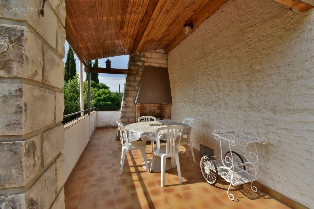  À VENDRE – Grande villa avec terrain boisé avec une olivette à Sisteron - photo 8
