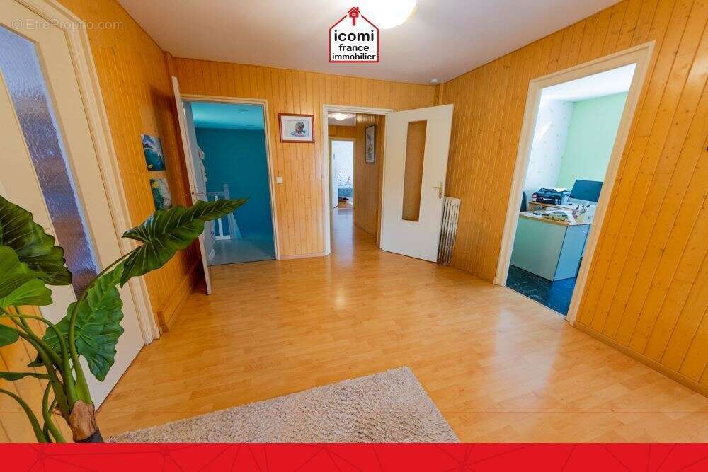 Finistere - ploudalmézeau (29830) - a vendre - appartement t5 133m² - 4 chambres - dalle beton - seul a l'etage - garage - beau  - photo 10