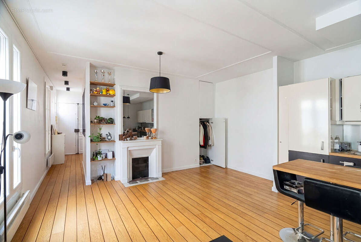 Appartement à PARIS-16E