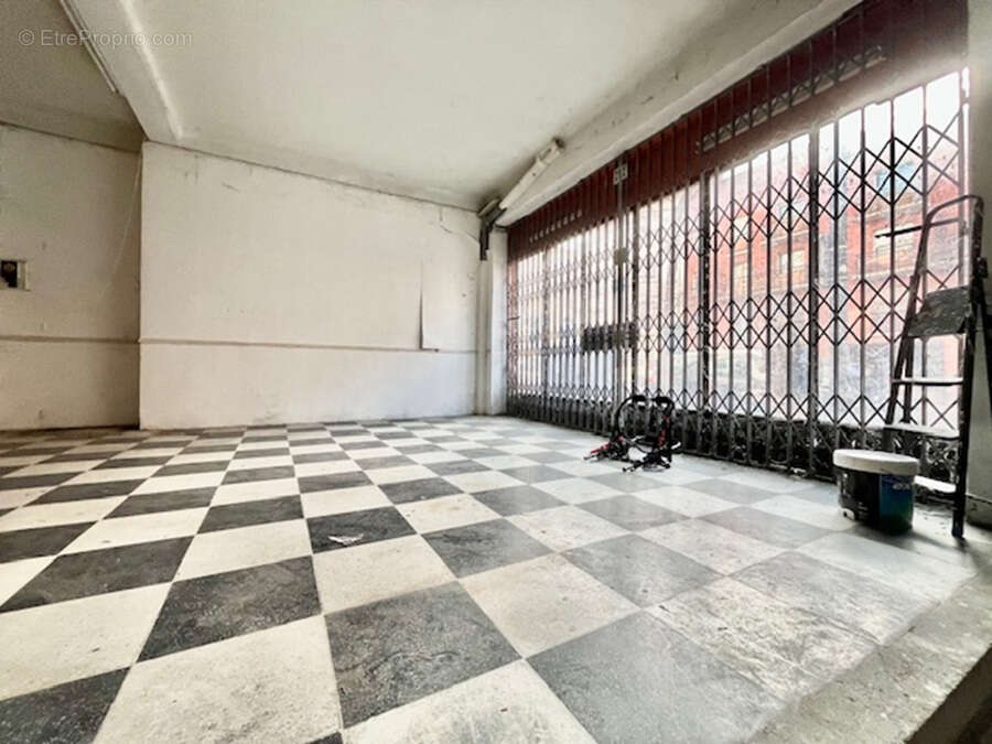 ensemble immobilier de deux lots, un local commercial et un parking de 350 m² en centre ville - photo 12