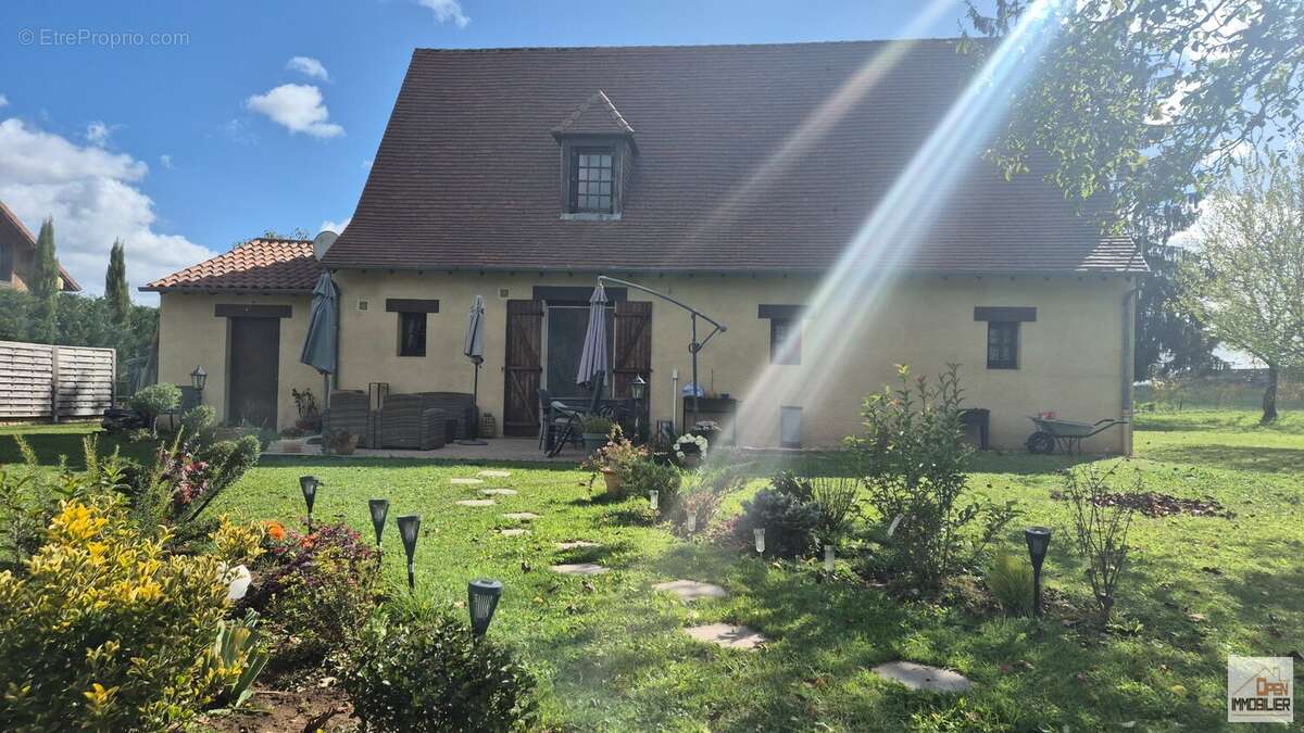 Maison à MEYRALS