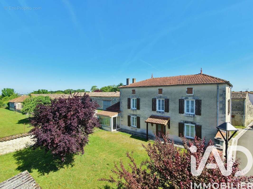 Maison 155 m² à Vervant  - photo 2