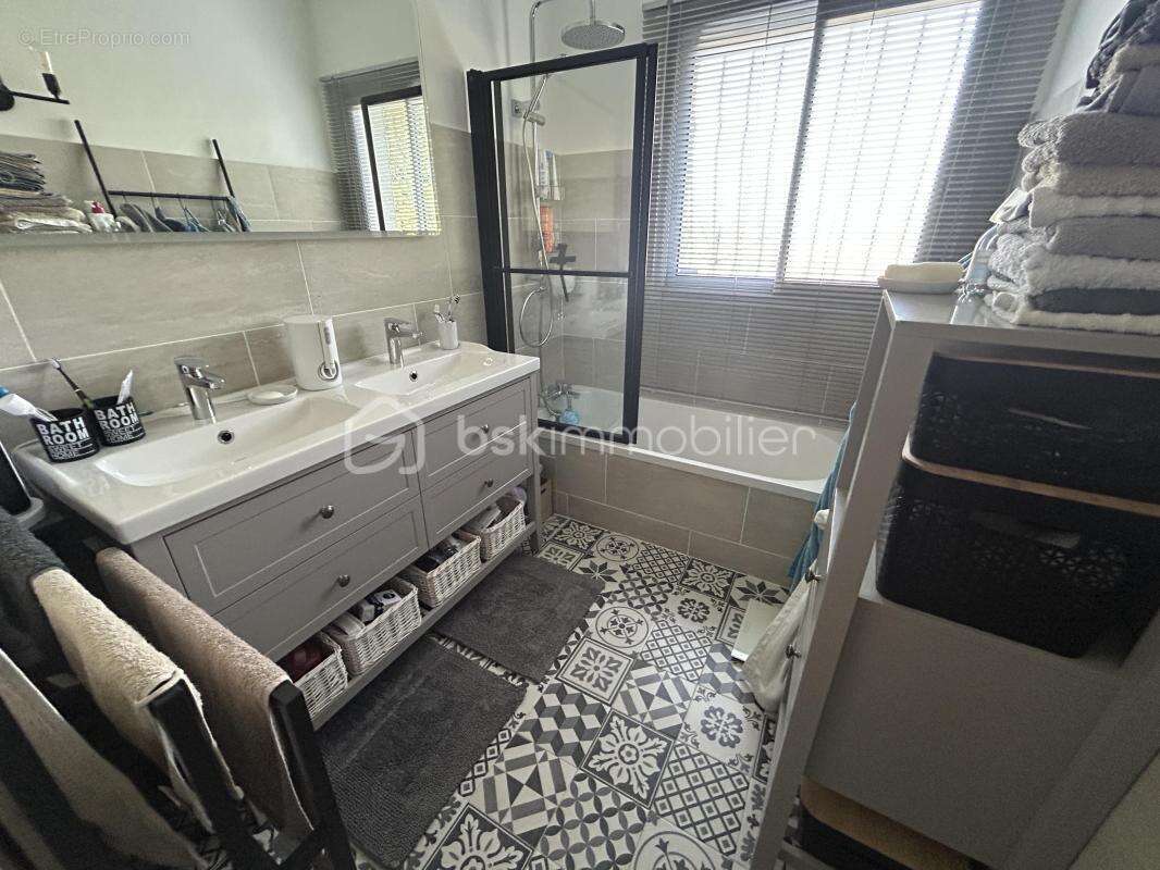 Belle maison plain pied - 4/5 chambres - veranda - piscine - terrain - photo 10