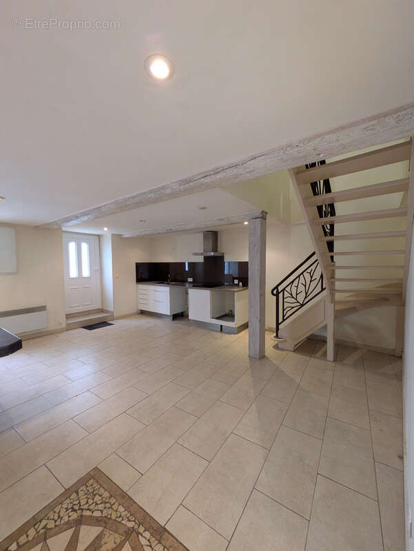 Maison à LAGRASSE