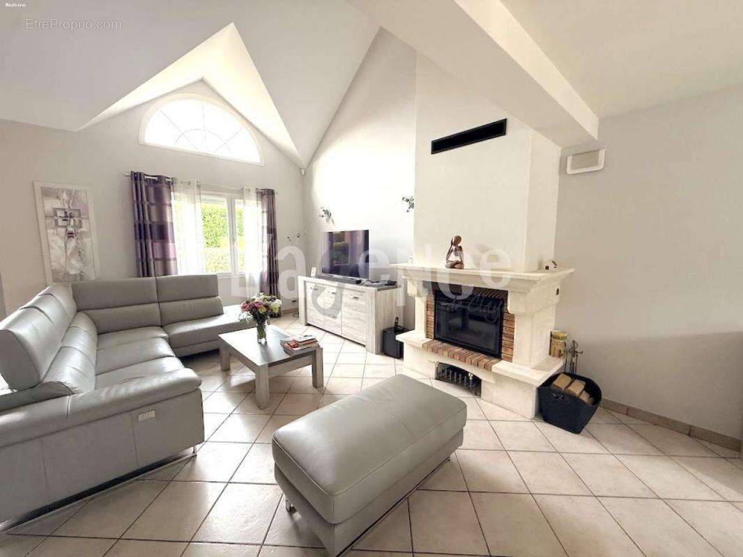 Maison à CLAYE-SOUILLY