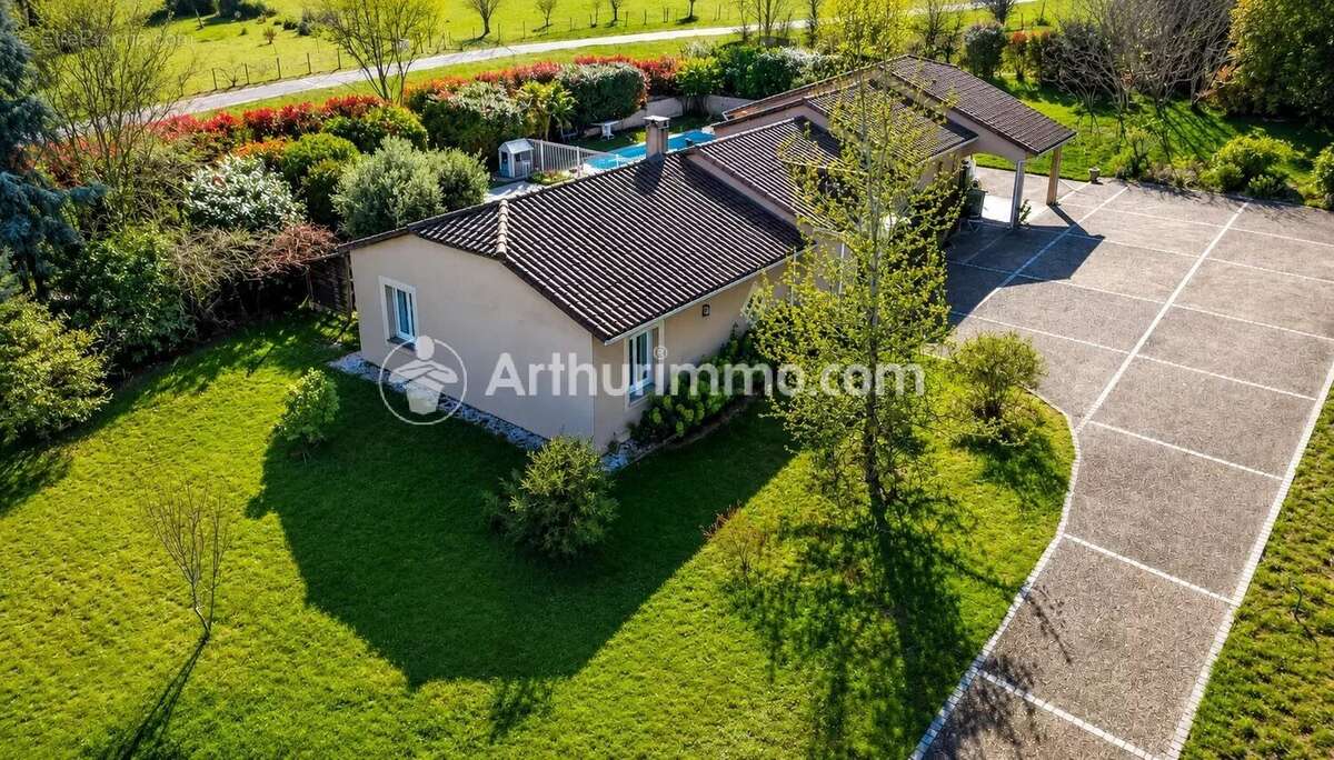 Maison à LA CHAPELLE-GONAGUET