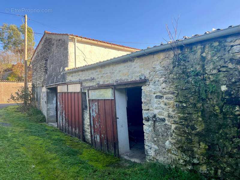 Maison à LE GUE-DE-VELLUIRE