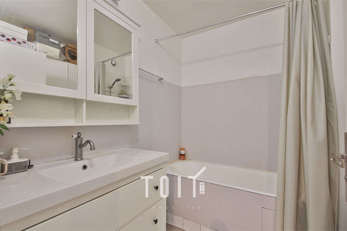 Appartement à PARIS-14E