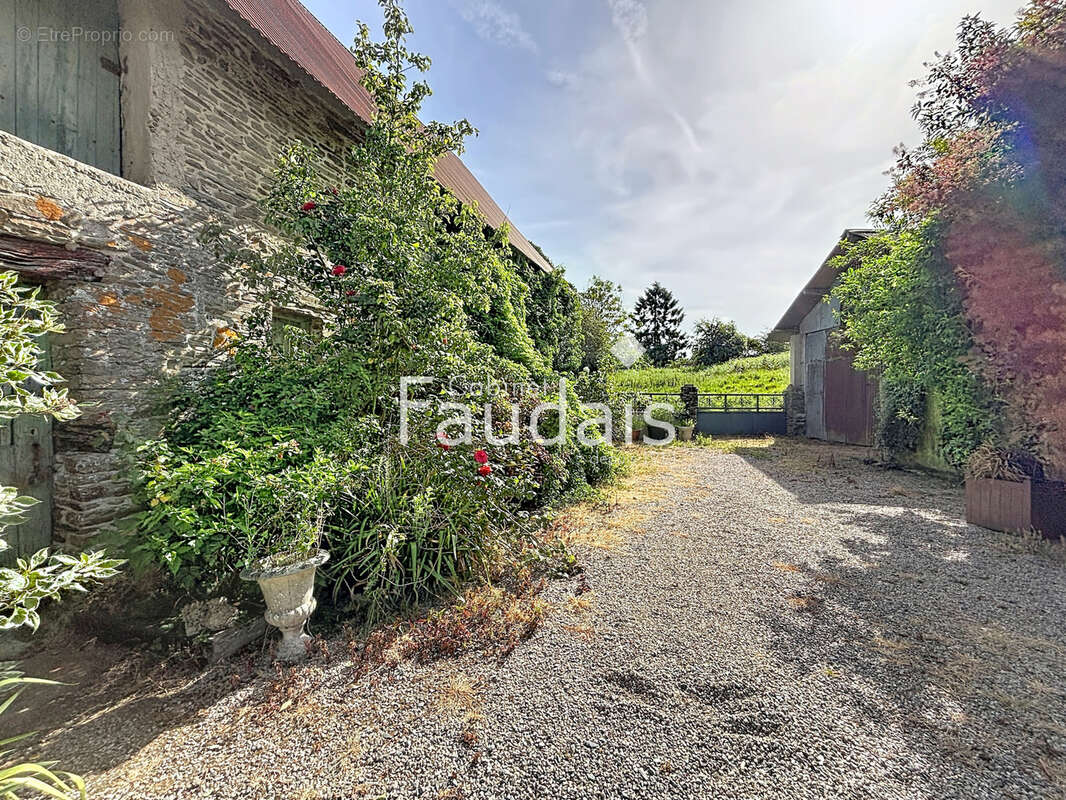 Maison à CAHAGNES