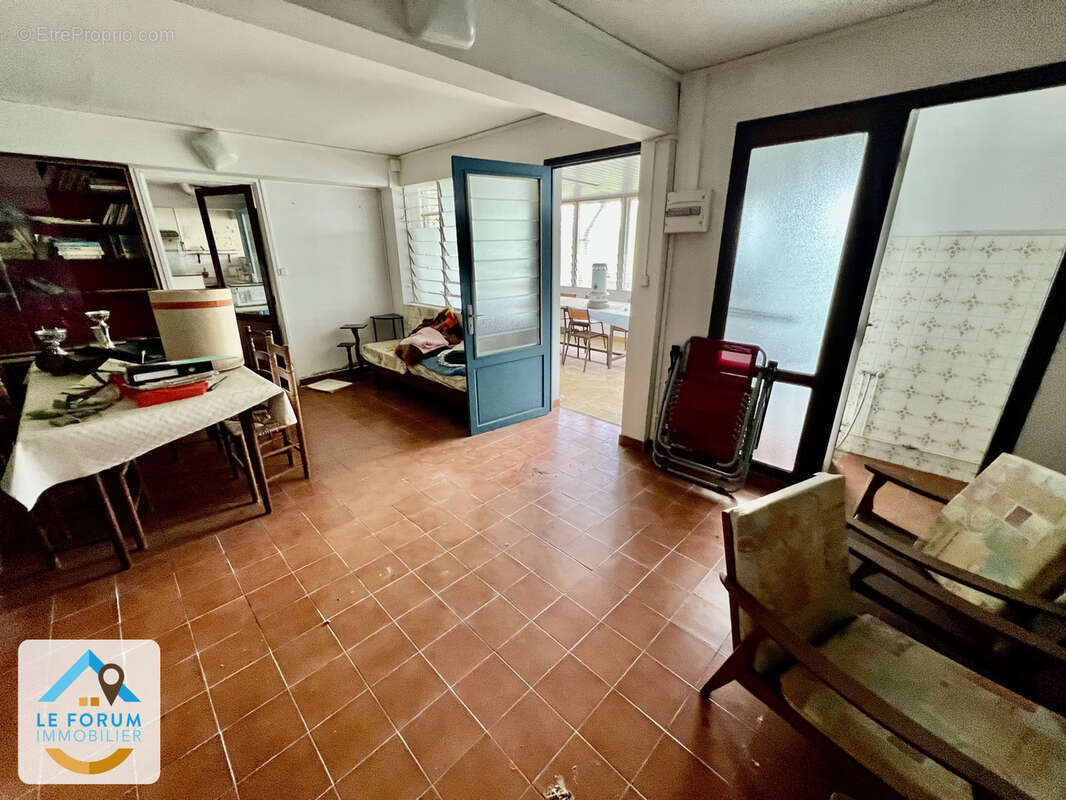 Tampon 97430 - maison t4/5 - beaux volumes - idéal investissement - quartier calme - photo 4