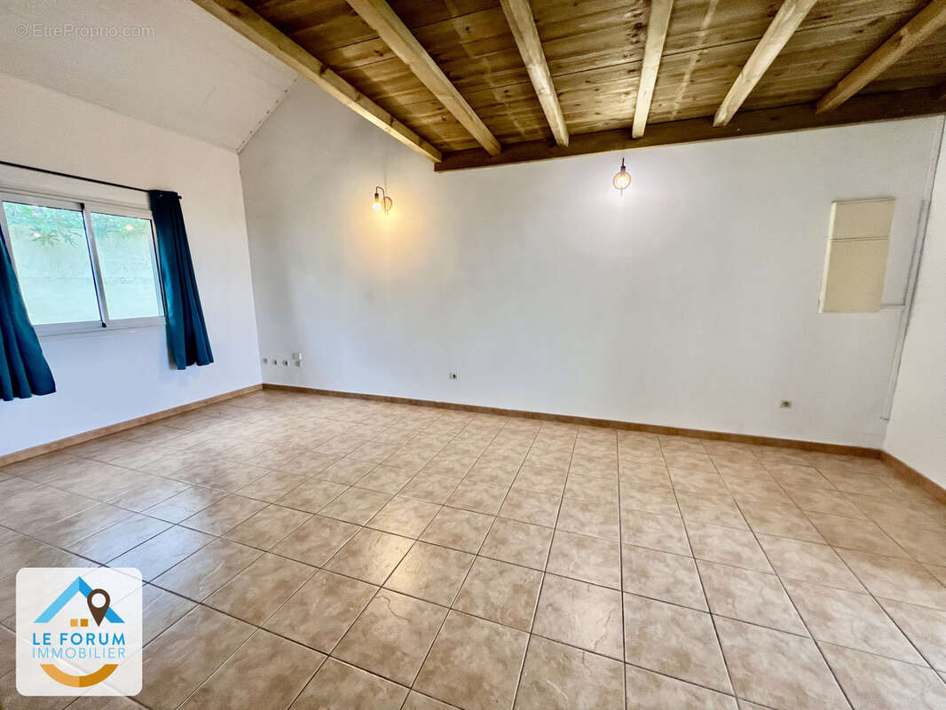 Tampon 97430 - villa f3/4 + mezzanine - cellier - garage - proche commerces et clinique - photo 5
