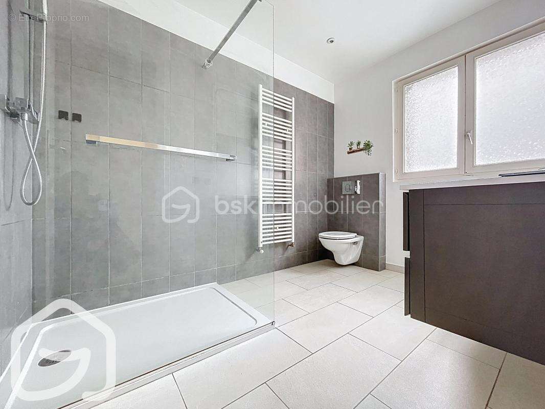 Maison à SAINT-ETIENNE-DU-ROUVRAY