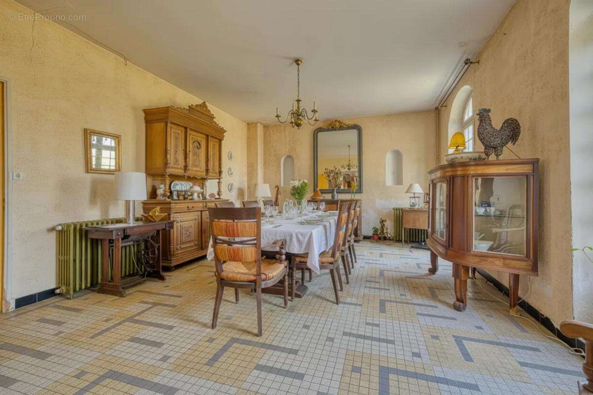 Maison de 8 pièces de 244 m² à Saint-Sever-de-Saintonge - photo 4